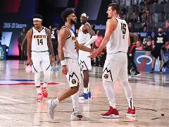 洛杉矶快船NBA击败菲尼克斯太阳莱昂纳德中投命中(洛杉矶快船vs纽约尼克斯)