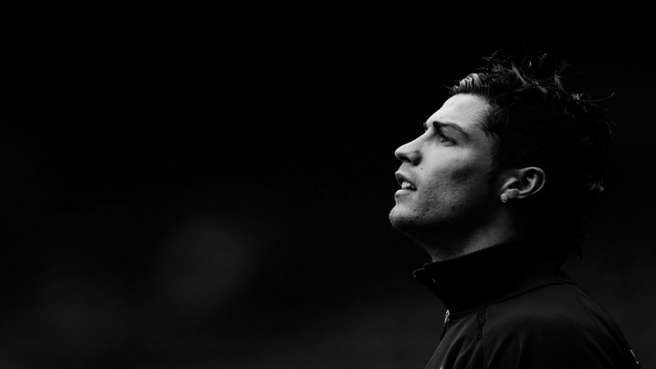 莱万七场狂飙，美国队极限突围，足球与篮球的巅峰对话